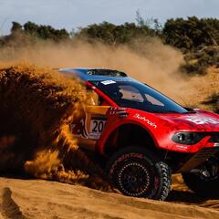 Nadie para a Sainz; los pinchazos, a Al-Attiyah