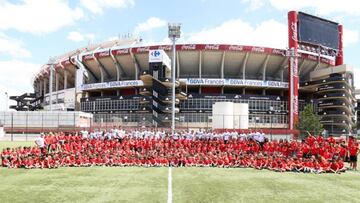 ¡Papelón! Los nenes de la colonia de River se burlaron de Boca en el acto de cierre de temporada