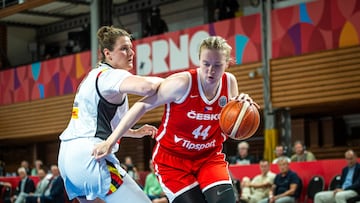 La checa Julia Reisingerova ante la belga Kyara Linskens.