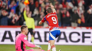 Weissman protesta uno de los tres goles que le anulaeron.