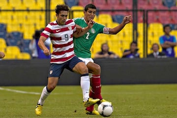 Nació en Los Ángeles, se formó futbolísticamente en los Estados Unidos pero se dio a conocer en México, no obstante, nunca fue considerado para el combinado tricolor, por lo que en 2007 debutó con USMNT.