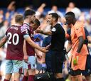 La Premier League llama la atención al VAR por polémicas con West Ham y Newcastle