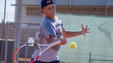 Leo Borg, el hijo de Bjorn Borg, durante un entrenamiento en la Rafa Nadal Academy by Movistar.