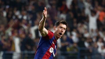 Soccer Football - Spanish Super Cup - Final - Real Madrid v FC Barcelona - Al-Awwal Stadium, Riyadh, Saudi Arabia - January 14, 2024 FC Barcelona's Robert Lewandowski celebrates scoring their first goal REUTERS/Juan Medina