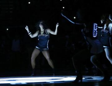 Una cheerleader de los Brooklyn Nets.