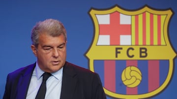 GRAFCAT9733. BARCELONA (ESPA?A), 27/04/2023.- El presidente del Barcelona, Joan Laporta, durante su comparecencia ante los medios para dar detalles sobre la financiaci¨®n de 1.450 millones de euros para ejecutar las obras del Espai Bar?a, el proyecto de remodelaci¨®n del Spotify Camp Nou y sus aleda?os.EFE/Quique Garc¨ªa