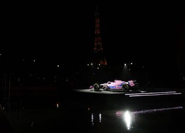 Espectacular presentación del Alpine A522 en París.