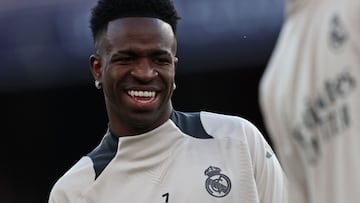 Real Madrid's Brazilian forward #07 Vinicius Junior smiles during a training session at the Emirates stadium in London on April 7, 2025, on the eve of their UEFA Champions League Quarter final first leg football match against Arsenal. (Photo by Adrian Dennis / AFP)