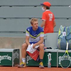 Davidovich, primer triunfo en París; Carballés y Bautista, victorias por la vía rápida