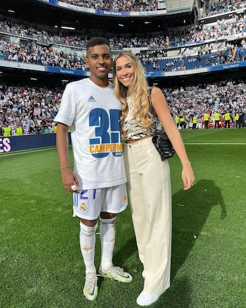 Luana Atik y Rodrygo llevan saliendo desde el año 2019, siendo una de las relaciones que menos tiempo lleva. Luana se graduó de la Licenciatura en Derecho en la Universidad Católica de Santos, aunque últimamente se dedica más a sus redes sociales, donde su número de seguidores crece por momentos.