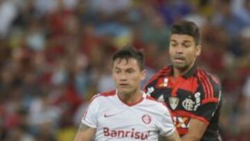 Charles Aránguiz no pudo ayudar al Inter de Porto Alegre.