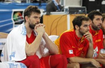 Marc Gasol y Calderón en el banquillo