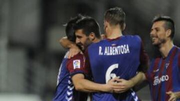 Los jugadores del Eibar celebran uno de los tantos contra el Almería