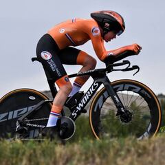 Van der Breggen gana el oro tras la terrible caída de Dygert