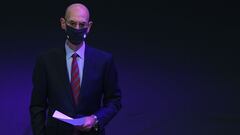 El comisionado de la NBA, Adam Silver, durante un partido.