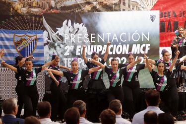 El Málaga presenta en plena Feria su segunda e impactante equipación
