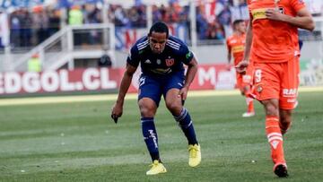 Jean Beausejour se lesiona la rodilla izquierda.