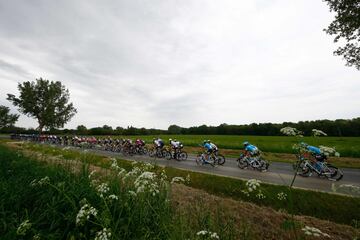 El pelotón durante la tercera etapa del Giro de Italia.