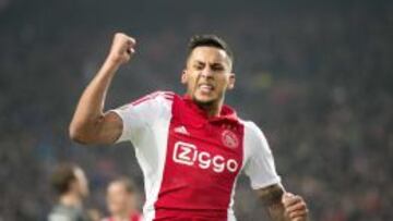 El Ajax derrota al Twente y pone cerco a la segunda plaza