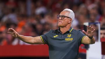 SEVILLA, 23/08/2024.- El entrenador asistente del Villarreal Rubén Uria en el partido de LaLiga ente el Sevilla y el Villarreal, este viernes en el estadio Sánchez Pizjuan. EFE/José Manuel Vidal
