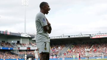 Soccer Football - Ligue 1 - Guingamp v Paris St Germain - Stade de Roudourou, Guingamp, France - August 18, 2018  Paris St Germain&#039;s Kylian Mbappe celebrates scoring their third goal   REUTERS/Stephane Mahe