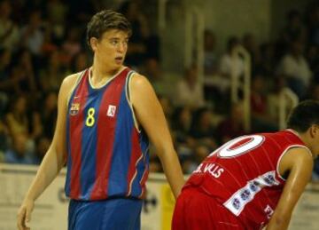 En 2003 Marc Gasol llegó al primer equipo del FC Barcelona aunque los minutos brillaron por su ausencia. Marc lucía un leve sobrepeso.