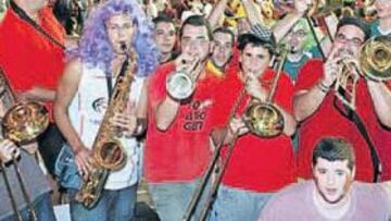 <b>PASIÓN ROJA. </b>Ellos ponen música a las victorias de la Selección. Más eñemaníacos...