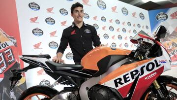 BRA53. SAO PAULO (BRASIL), 11/04/2017.- El piloto español Marc Márquez, tricampeón mundial de la categoría Moto GP, posa para los fotógrafos hoy, martes 11 de abril de 2017, en una rueda de prensa en Sao Paulo (Brasil). EFE/Sebastião Moreira