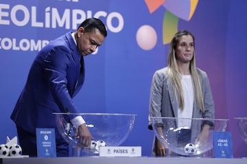 Iván Rene Valenciano y Daniela Montoya fueron los encargados de sacar las balotas en el sorteo en el que Colombia enfrentará a Argentina, Chile, Venezuela y Ecuador