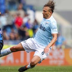 El Lazio pincha en Crotone y da al Inter esperanza de Champions