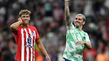 Atletico Madrid's Spanish midfielder #14 Marcos Llorente, Atletico Madrid's French forward #07 Antoine Griezmann and Atletico Madrid's Spanish forward #19 Alvaro Morata celebrate at the end of the UEFA Champions League 1st round day 2 group E football match between Club Atletico de Madrid and Feyenoord at the Wanda Metropolitano stadium in Madrid on October 4, 2023. (Photo by JAVIER SORIANO / AFP)