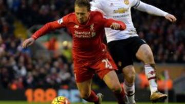 Rooney con Lucas Leiva.