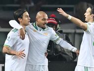 Danyel Malen celebra un gol.