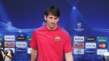 <b>TRANQUILO. </b>Leo Messi estuvo ayer en la sala de prensa del Camp Nou antes de la sesión preparatoria.