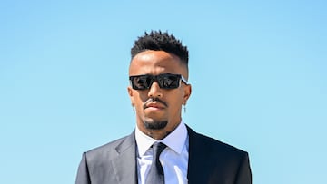 Militao, a su llegada a Varsovia para la Supercopa de Europa.