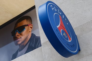 Kylian Mbappé takes steps to protect name, pose and quotes