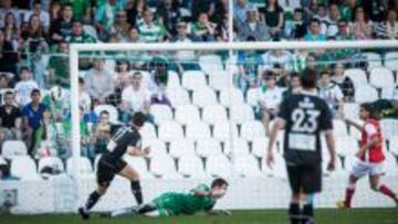 EL PARTIDO DENUNCIADO. Racing y Girona se enfrentaron en la jornada 34 de la pasada liga, la imagen recoge el gol del equipo catal&aacute;n.