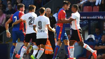 El Valencia cae en Londres en el debut de Nani y Montoya