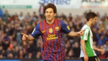 <b>SU GOL 55. </b>Messi celebró así, tras marcar de penalti, el 2-0 al Racing. Era su gol 55 de la temporada.