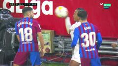 La agresión de Koundé: pelotazo a Alba en toda la cara