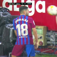 La secuencia completa de la agresión de Koundé: pelotazo a Alba en toda la cara