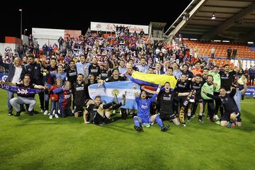 Los jugadores del Huesca celebraron el ascenso a Primera División.