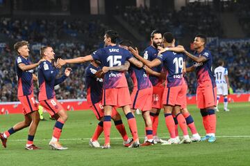 Los jugadores del Atlético de Madrid celebrando el gol de De Paul 