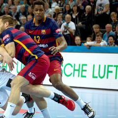 El Barça apela a la épica para remontar 5 goles al Kiel