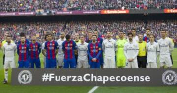 The players come together during the minute's silence for the fallen heroes of the Chapecoense tragedy.