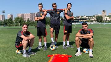 AS junt&oacute; ayer a cinco de los l&iacute;deres de Espa&ntilde;a, cada uno de un equipo. De izquierda a derecha: Sergio G&oacute;mez (Dortmund), Blanco (Madrid), Ferran (Valencia), Eric Garc&iacute;a (City) y Abel Ruiz (Bar&ccedil;a). 