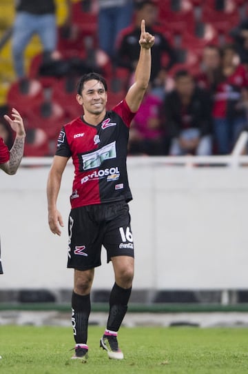 Terminó su carrera profesional como futbolista de los Coras de Tepic en Liga de Ascenso durante la temporada 2017