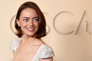 Emma Stone posa en la alfombra roja del Dolby Theatre.