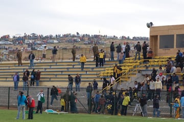 Lejos del inmenso Francisco Sánchez Rumuroso, La Pampilla también es considerada la casa de Coquimbo Unido. El elenco Pirata juega de local de vez en cuando, en estadio que mira de frente el cristo de la ciudad y que está rodeado de tierra.