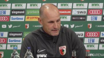 El técnico del Augsburgo, sancionado por ir a por pasta de dientes durante la cuarentena